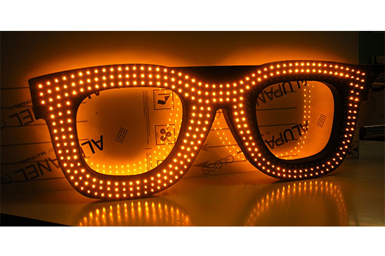 enseigne lumineuse leds opticien toulon, hyères, frejus, cannes, nice, st tropez, saint rapahel