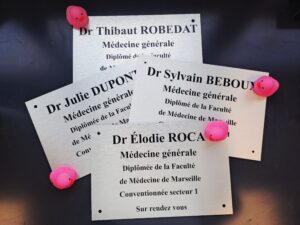 création plaques médicales professionnelles
