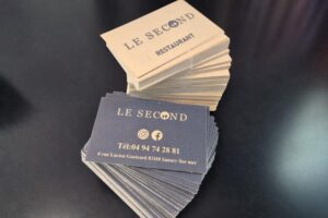 Création de cartes de visite sur-mesure pour Le Second à Sanary-sur-Mer : recto-verso, charte graphique et impact client.