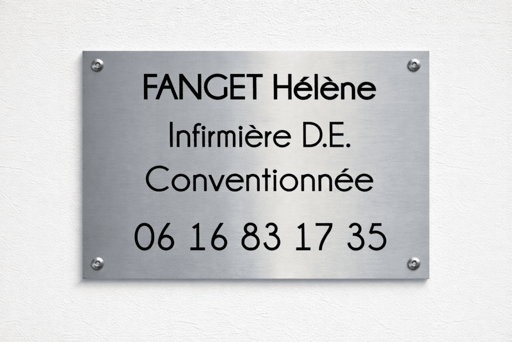 Plaque infirmière personnalisée en aluminium brossé pour cabinet à Six-Fours-les-Plages, design professionnel et durable.
