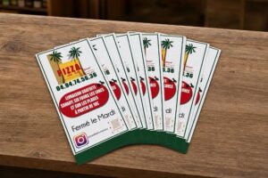 Dépliant publicitaire pour pizzeria et restauration locale